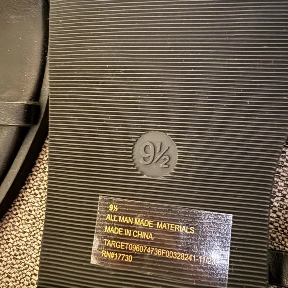 Universal Thread Target Black Faux Leather Strappy Sandal 9.5 - Picture 2 of 2